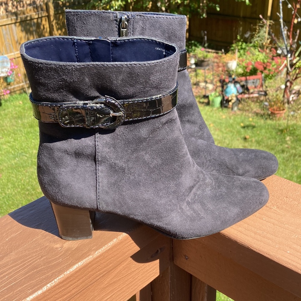 Bandolino Demelza Black Leather Mid-Calf Boots. Size 9M